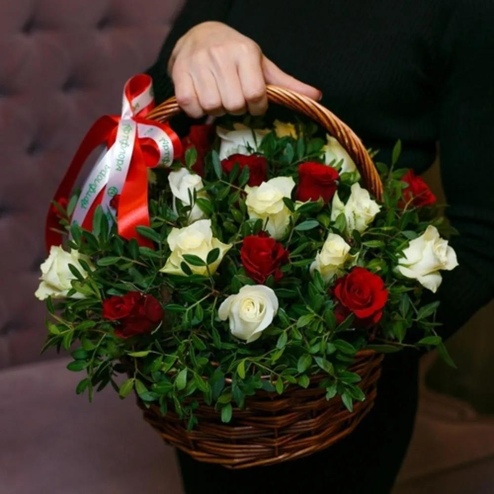 Корзина роз 19шт