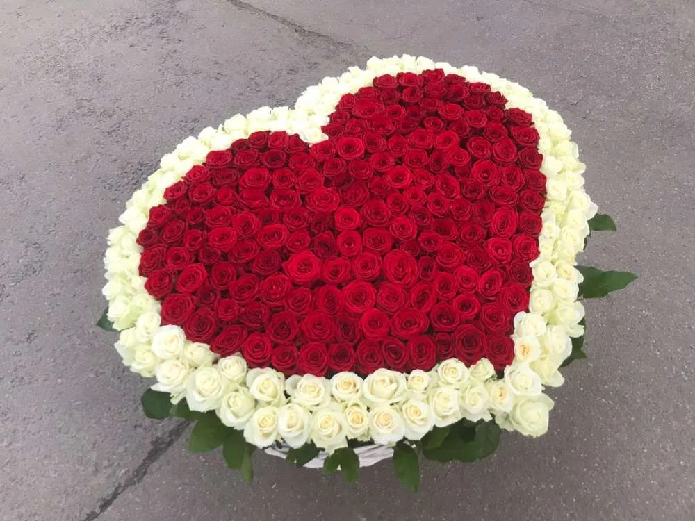 201 РОЗА В КОРЗИНЕ HEART