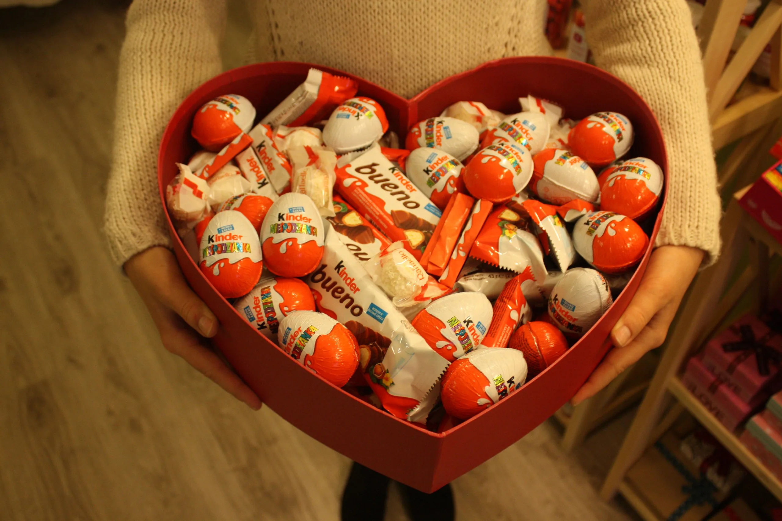 КОРОБКА С КИНДЕРАМИ HEART