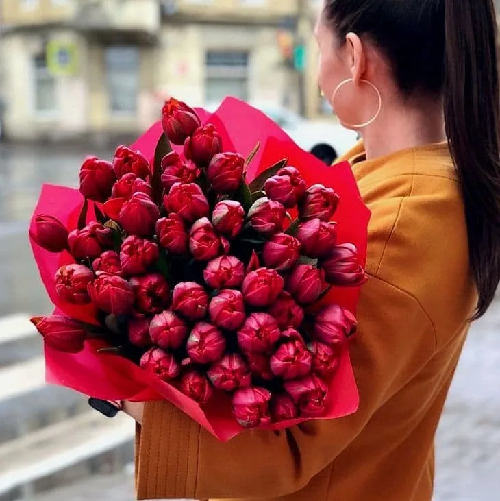 Букет из 45 тюльпанов.
